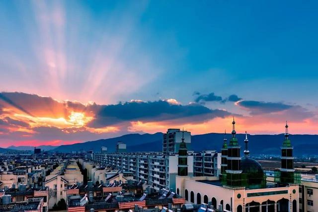 云南省的下一个“昆明”，不是红河不是玉溪，而是这座低调的城市