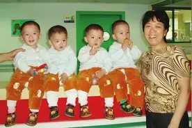 中国首例全男四胞胎，出生时4人总重10斤，18年后皆金榜题名图片