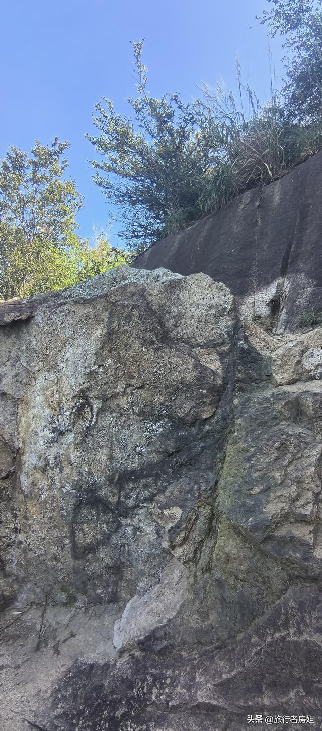 苏州大焦山不高的山峰却走出惊险之感，拍出了大片之作