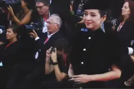 章子怡现身威尼斯电影节，时隔二十年顶级配置，生图压倒欧美女星图片
