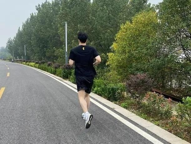 科学的跑步流程，能全面地锻炼心脏