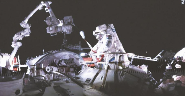 神舟二十遇碎片撞击？中国载人航天应急救援，7天就能接回航天员