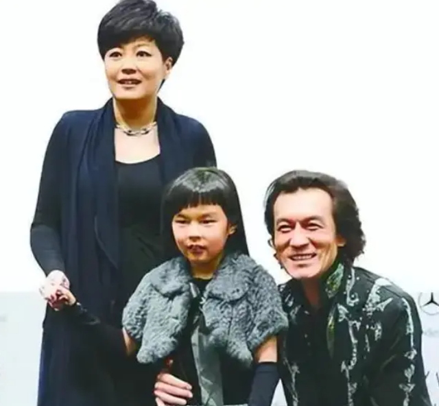李咏也没想到，自己离世8年后，23岁的女儿就走上一条“不归路”