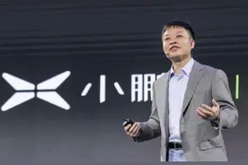 十年前将UC卖给马云，套现300亿全部用来造车，如今他一战成名图片