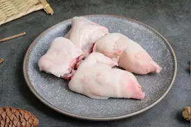 买猪蹄，不能只看大小！要牢记这3句“顺口溜”，保你一挑一个准图片