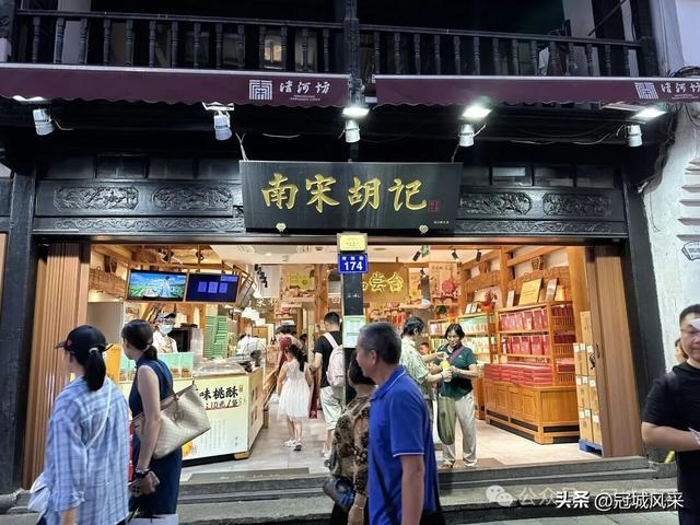 杭州寻吃·一碗蟹黄面