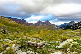 到底是老公重要，还是娘家人重要？看完你就明白了图片