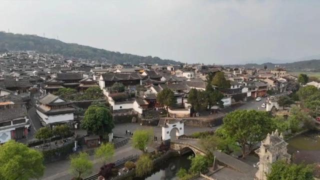 云南一座古村，坐落在国家5A级景区内，藏着全国最大的乡村图书馆