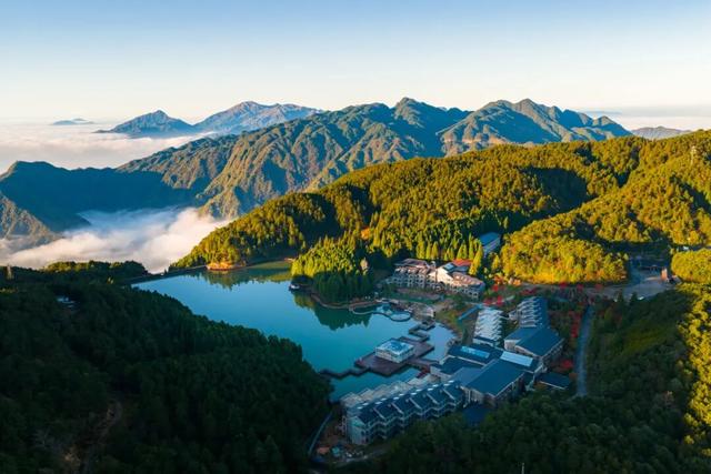 等一个雨后初晴的日子，来明月山邂逅云海奇观吧！