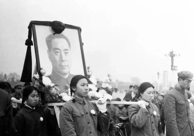 毛主席去世后，123个国家发来唁电，唯有一国发文“威胁”中国！