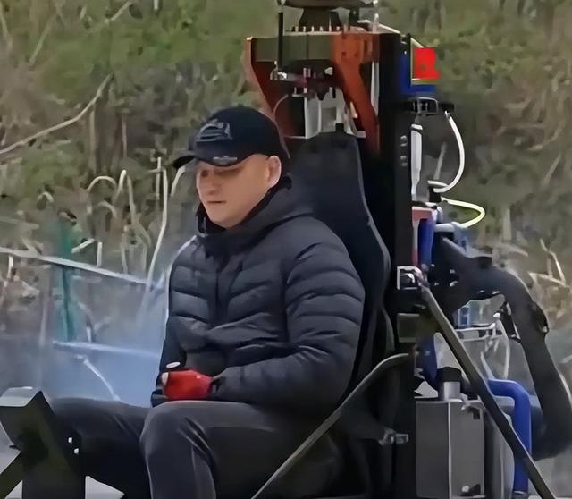 后续！网红开飞机直播坠机身亡，飞机花了35万，烧得只剩一条腿了