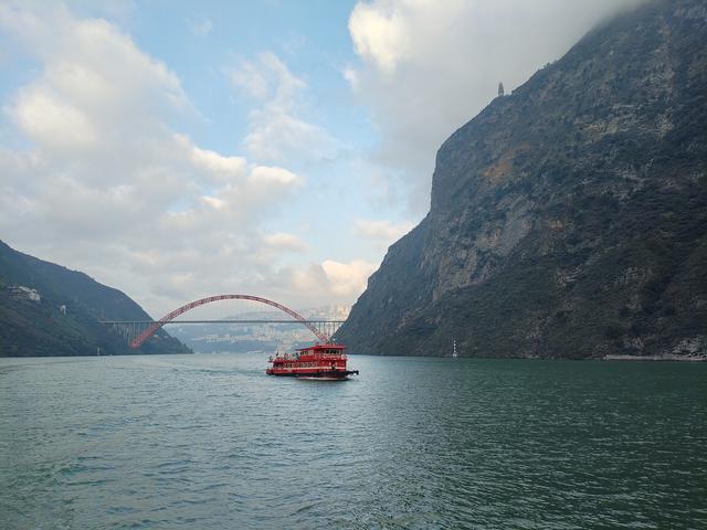 鄂渝行第四天（上）：小红船换小白船，从巫山到巴东