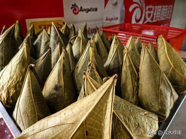 三峡边这样小城，爱了爱了：有独特美食烟火气，有万里长江第一梯