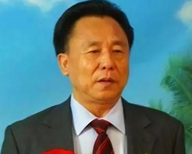 包养多名情妇，生下11个私生子，70多岁潜逃时仍要生娃！他是谁？