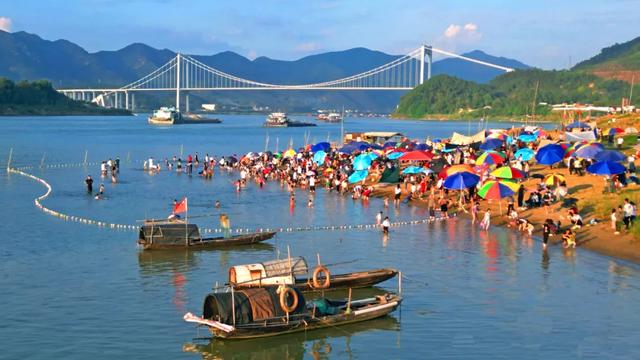 云浮五县（市、区）特色活动点燃双节假期