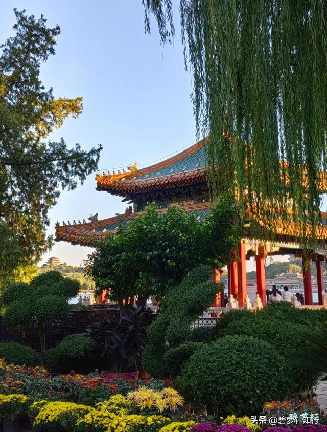 北京秋日漫游：五四大街-成办餐厅-北海公园
