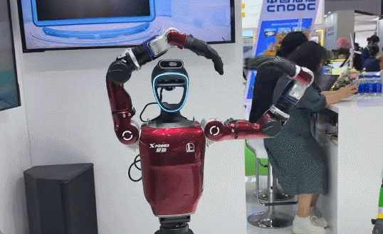 速看！中国石化AI人形机器人首次亮相2025进博会！