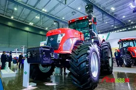 展会上的拖拉机一个比一个大，看这15款300马力以上的大家伙！图片