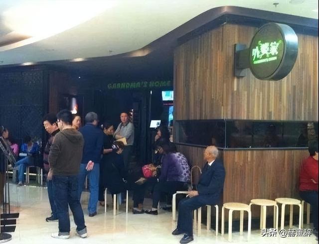 贾老板还是吃了墨水的亏？西贝事件第5天：新华社一句话高下立现