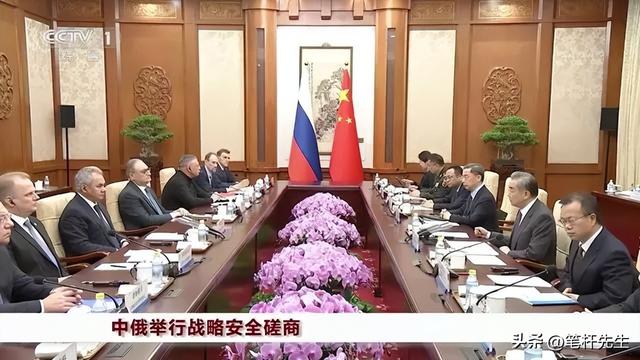 白宫亮明中立态度，中俄同步反制，高市早苗陷入 3:1 孤立困局