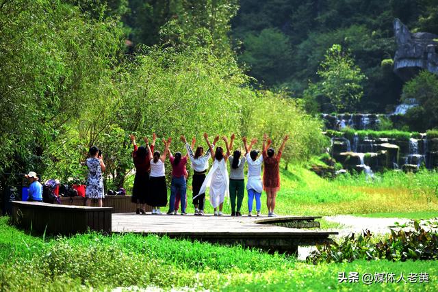 贵州六盘水避暑季旅游胜地客流迎高峰