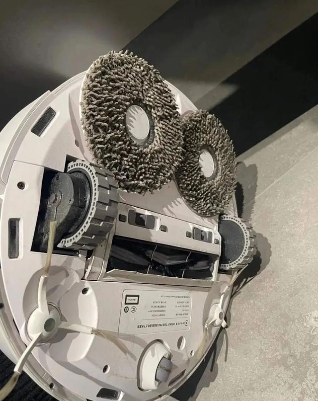 扫地机器人为什么“卖不动”了？用了两年，我换回拖把了