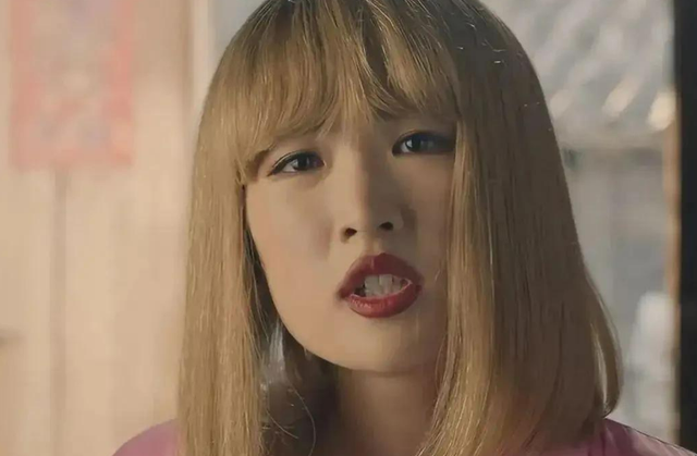 收手吧！资本家的“丑孩子”，笑的比哭还难看，别霍霍观众眼睛了