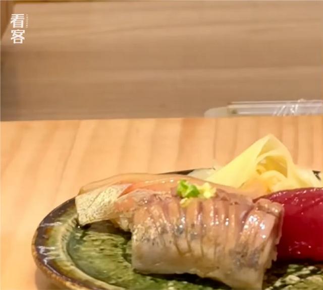 花8000块钱吃漂亮饭的，都是什么人啊