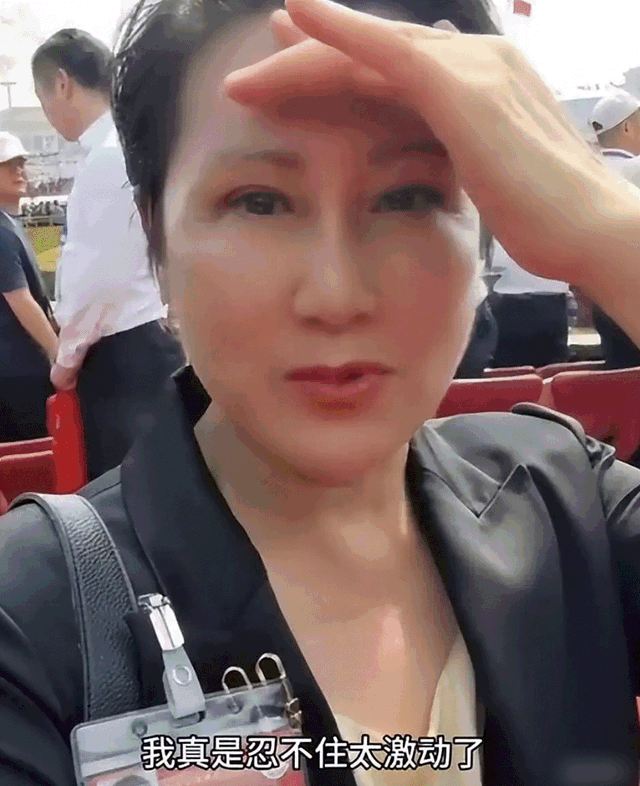 63岁张凯丽也没想到，因阅兵上的一个举动，她的口碑“彻底逆转”