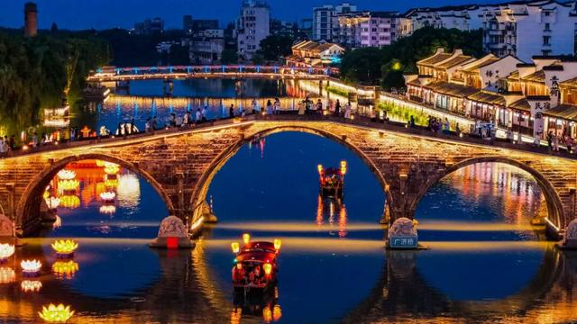 奔腾的中国：2025国庆中秋长假出行消费报告