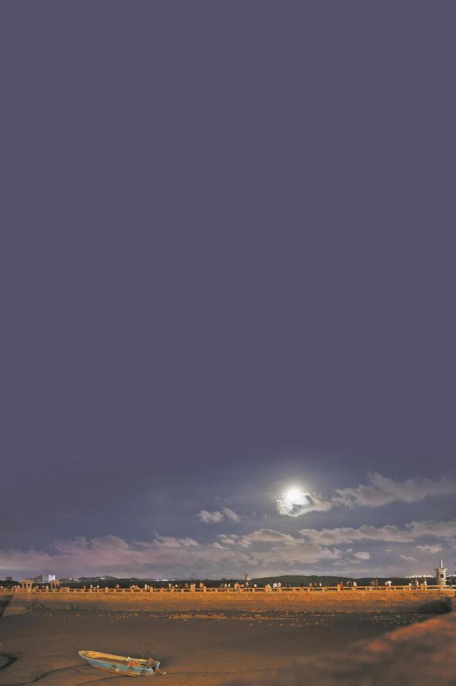 泉州：月下洛阳桥，千年古桥的夜色温柔