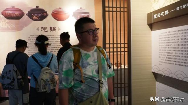 “文化纳凉” 建水图博两馆人气旺