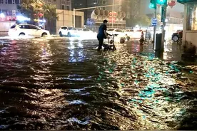 北京的暴雨：一场夏日的洗礼图片