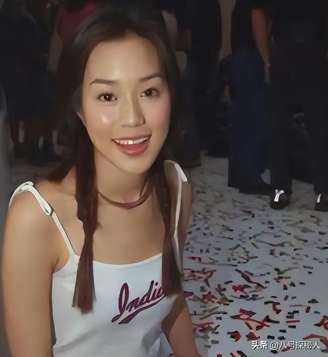 她14岁已是“人间尤物”，被首富看中花10亿娶回家，8年生了四胎