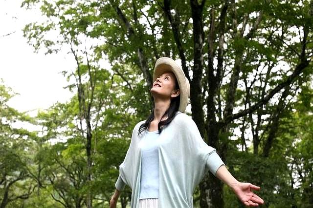 两性关系：50岁后，女人其实不怕你占便宜，就怕你做到这一步