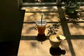 今日文案｜对自己好一点，因为没人会把你当全世界。图片