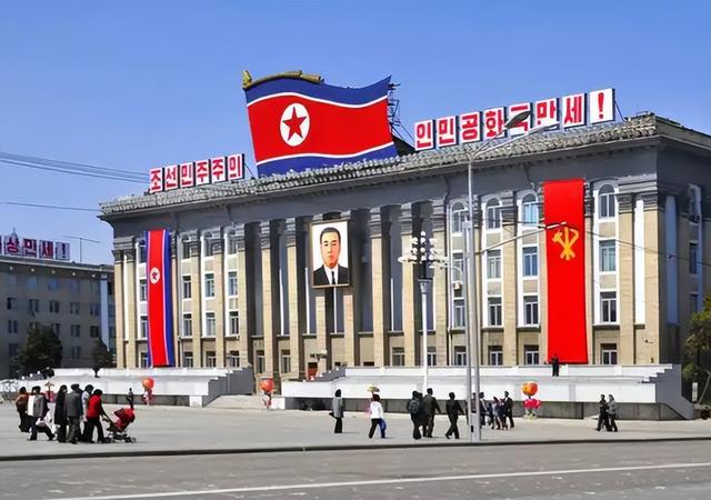 朝鲜核潜艇正式亮相！8700吨巨兽，半岛安全格局正在彻底改写？