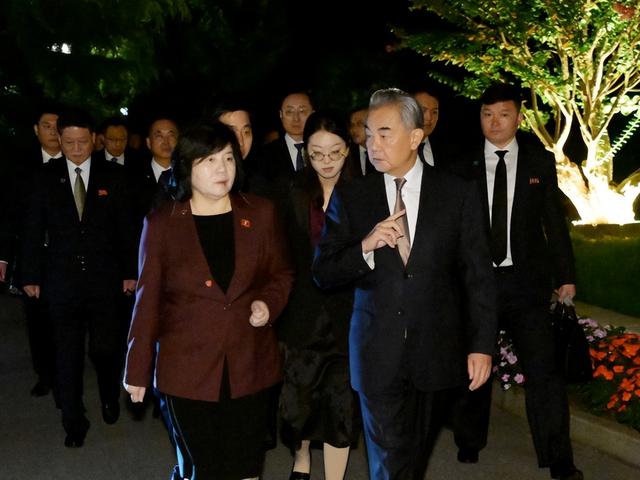 没白来中国一趟，金将军心腹来华，从王毅嘴里听到了最想听的话