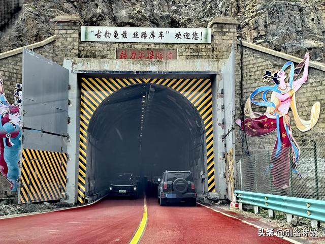 自驾新疆，从那拉提经独库公路到达库车，游玩库车大峡谷（7）