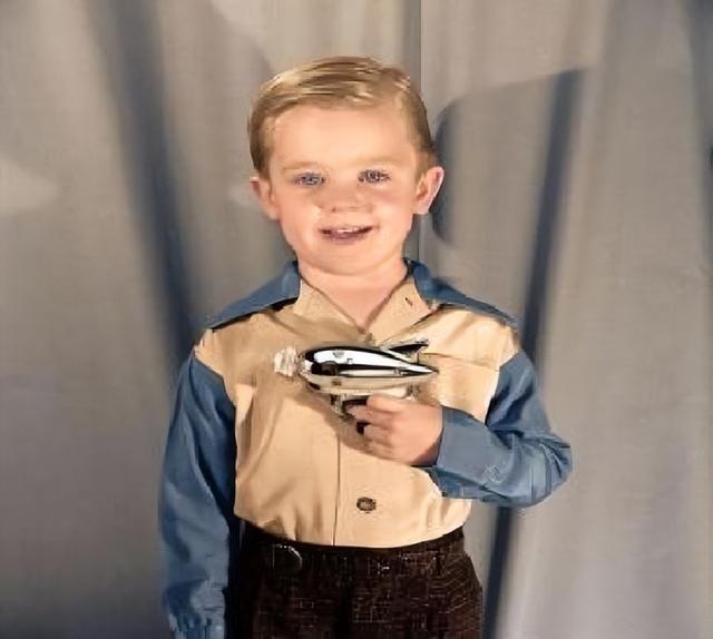 日军兽行：当着男人的面玷污了女儿，临走还残忍割下妻子乳房