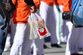 5块钱两杯，批量复制蜜雪冰城，河南茶饮“杀疯”了图片