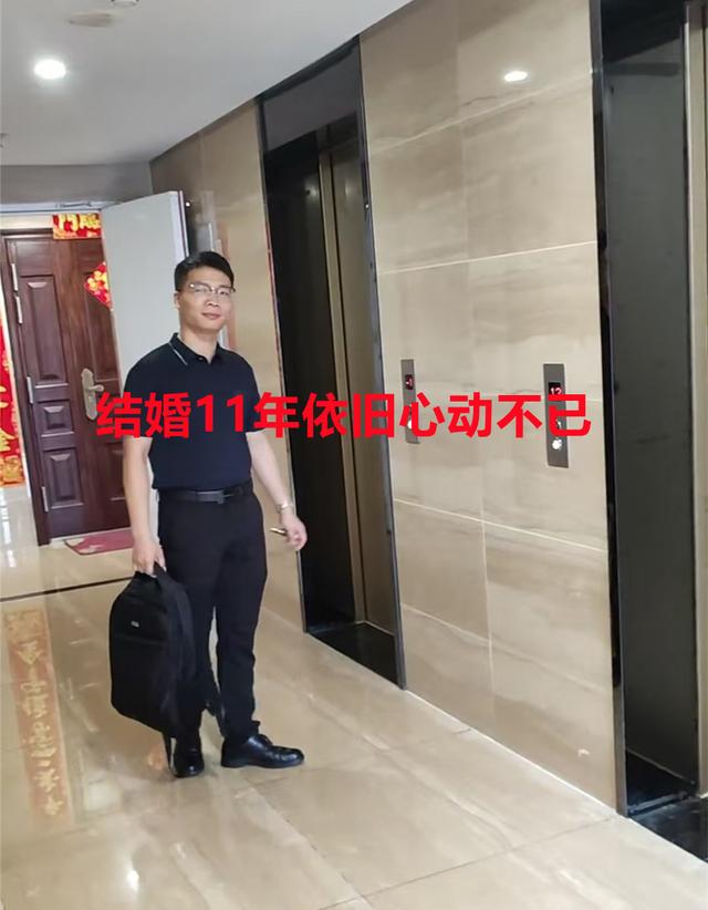 老公长得太帅，结婚11年女子依旧心动：单手转方向盘男友力满满