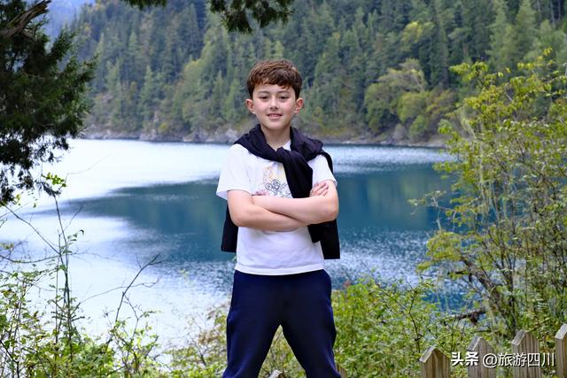 700万人次的奔赴，九寨沟以生态笔墨绘就最美山水答卷