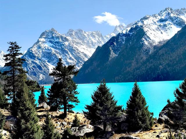 玉龙拉措，湖光里的格萨尔王和珠姆