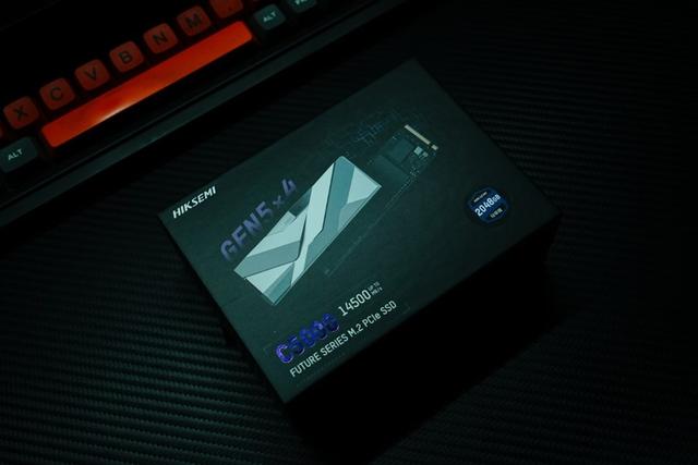 海康存储PCIe 5.0固态硬盘，C5000马甲版开箱，速度快、散热强