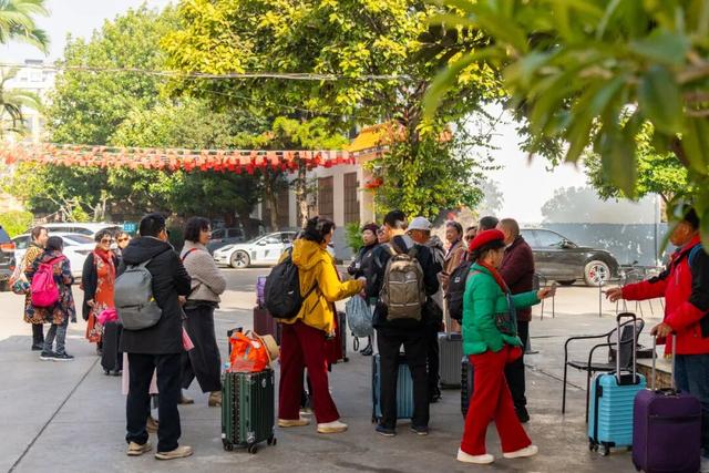 云南最让人羡慕的“温泉村” 家家户户都能泡温泉 村民一年赚到手软