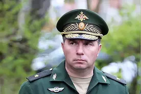 俄军副司令在后方阵亡，莫名其妙被地雷炸死，队友惹的祸？图片