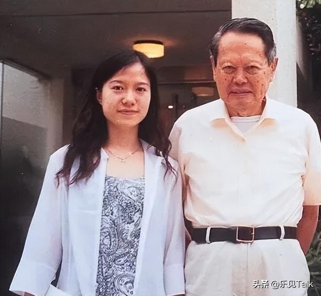 翁帆也没想到，丈夫杨振宁去世后，竟因生前一个举动再次口碑暴涨