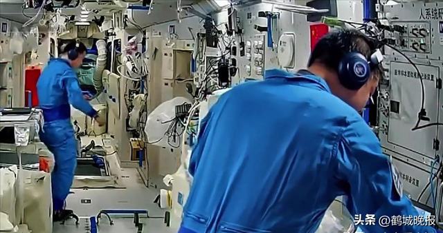 滞留太空的神舟二十号航天员，竟在舱内做出金黄酥脆的鸡翅！背后惊喜远超想象