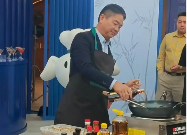 刘强东一句自嘲引爆热搜，一流企业家的调侃艺术有多高超？